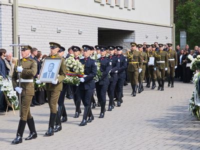 Висагинас и Литва простились со своим героем (видео) - В Висагинасе
