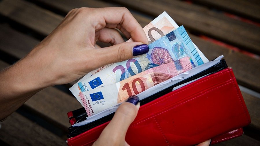 Представители работодателей о повышении минимальной зарплаты: поддержим, ведь цены сильно растут - Литва и страны Балтии