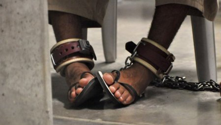 Gvantanamo kalinys papasakojo apie prievartinį maitinimą - Pasaulyje