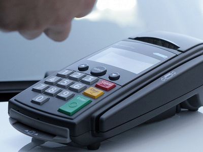 Банк Литвы: торговцы не могут взимать плату за расчеты банковскими карточками - Экономика и бизнес