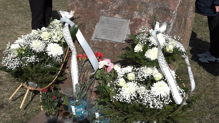 Чернобыльцам не выдали разрешение на мероприятие у памятного камня (видео) - В Висагинасе