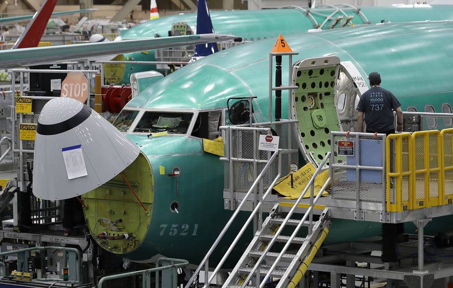 Boeing временно сократит объемы производства самолетов модели 737 MAX - В Мире