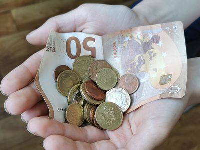Оппозиция предлагает изменить методику расчета социальных выплат в пользу граждан - Литва и страны Балтии