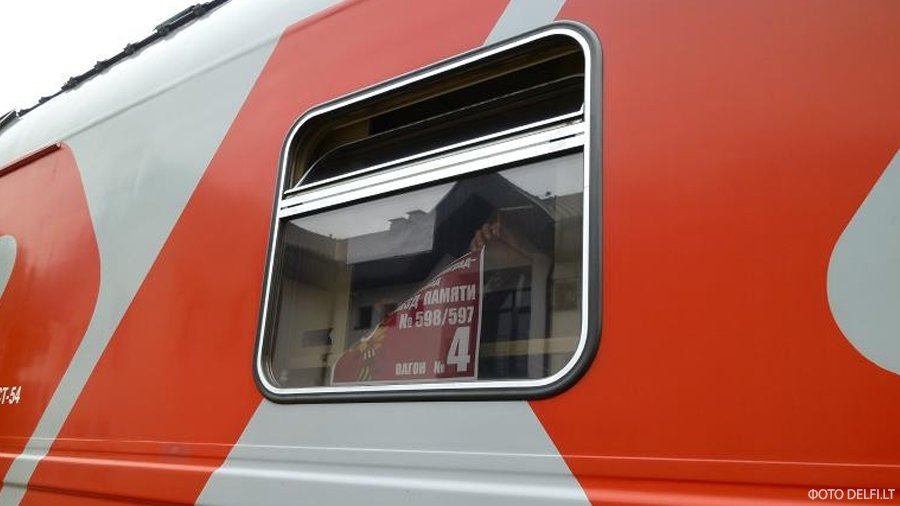 В Литву не впускали поезд с советской символикой из России - Литва и страны Балтии