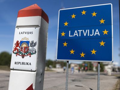 Запрет на въезд в Латвию из-за пандемии без уважительных причин продлен до 6 апреля - Литва и страны Балтии