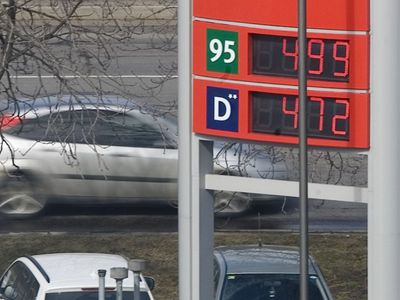 Еще 1 цент и бензин будет стоить 5 литов
 

                                 - Энергетика