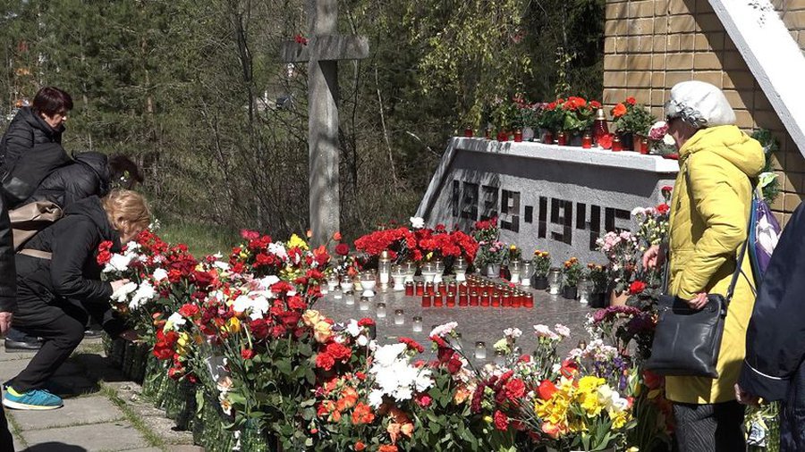 8 мая - День памяти жертв Второй мировой войны. Можно ли возлагать цветы 9 мая? - В Висагинасе