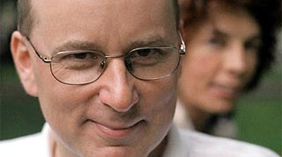Известный польский политик закатил скандал стюардессе. Из самолета его вывели в наручниках - В Мире
