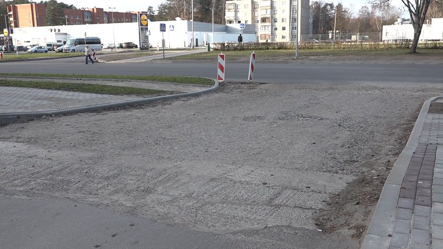 Вы спрашивали. Когда заделают ямы на дороге по ул. Ветерану? (видео) - В Висагинасе