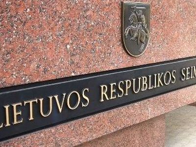 Сейм Литвы латает прорехи в Уставе и спорит о влиянии Луны на психику депутатов

                                 - Литва и страны Балтии