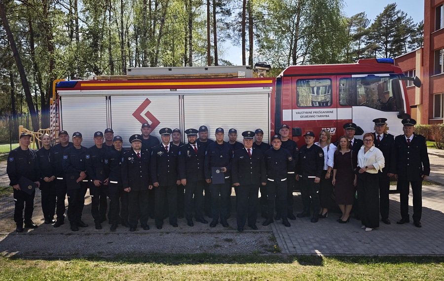 Висагинские пожарные-спасатели отметили свой профессиональный праздник (видео) - В Висагинасе