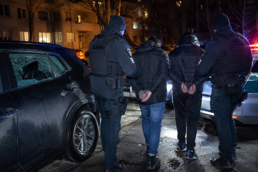 Благодаря бдительности жителя Паневежиса были задержаны похитители аккумуляторов гибридных автомобилей - Происшествия и криминал