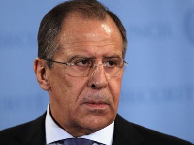 Лавров: США требуют от Афганистана заменить автоматы Калашникова на американские винтовки - В Мире