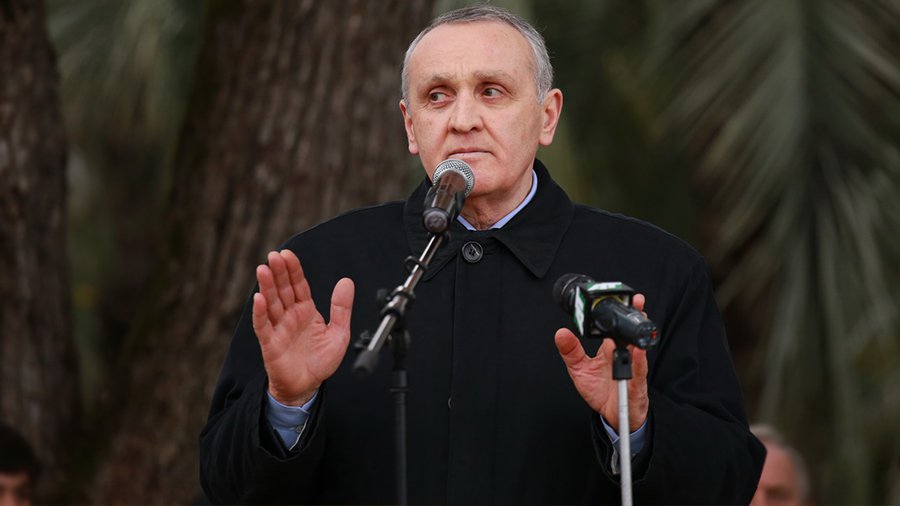 Президент Абхазии согласился уйти в отставку - В Мире