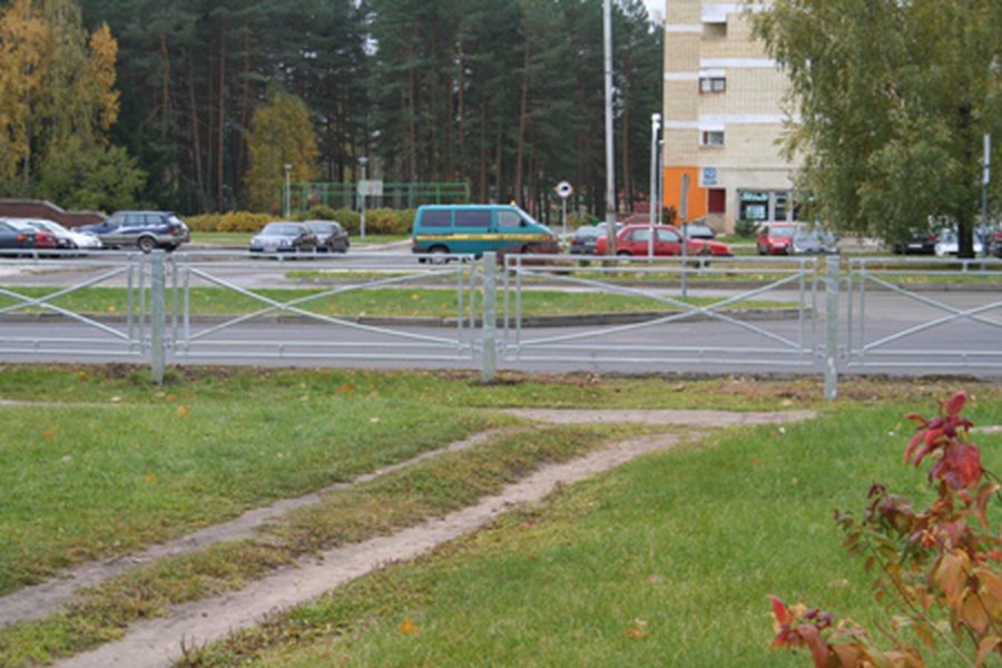 Кому забор мешает?

 - В Висагинасе