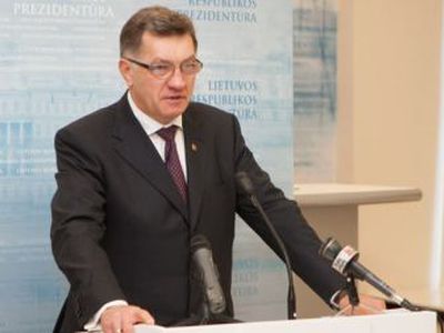 В целях введения евро минимальная зарплата не будет повышаться

 - Литва и страны Балтии