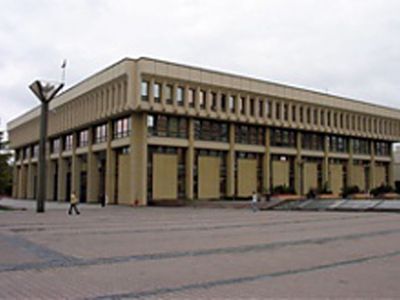 Институт свободного рынка Литвы призывает срочно приватизировать коммерческое имущество государства
                                                  - Литва и страны Балтии