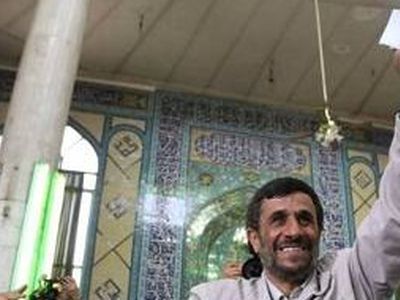 Махмуд Ахмадинеджад победил на президентских выборах в Иране - В Мире