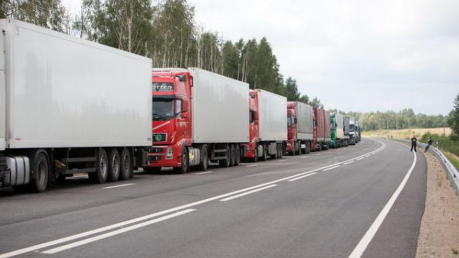 Ужесточение проверок грузовиков на границе с Россией выгодно литовским заправкам – они продают больше топлива - Хобби, отдых и развлечения