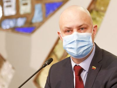 Депутат: информационная кампания вакцинации напоминает похороны - Литва и страны Балтии