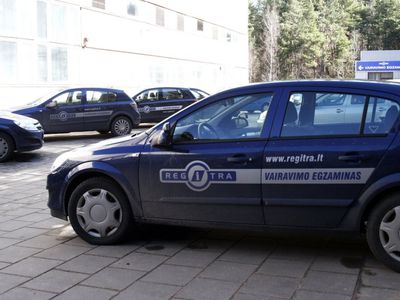 Экзамены по вождению будут снимать на видео - Литва и страны Балтии