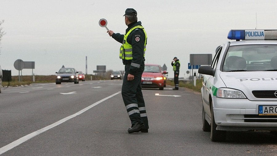 Savaitgalį eismo įvykiuose sužeisti 25 žmonės, žuvo triratį motociklą vairavusi moteris - Įvykiai ir kriminalas