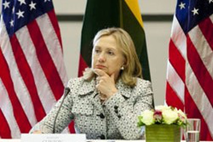 Пикет у кортежа Клинтон в Литве: США — террорист номер один

 - Литва и страны Балтии