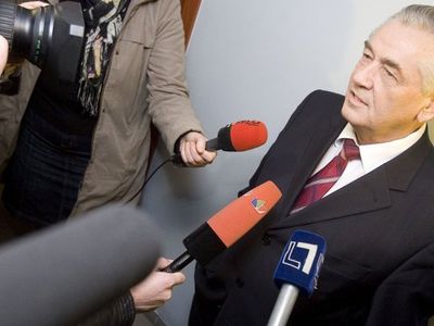 Buvusiam Lietuvos banko vadovui siūloma pora metų kalėjimo ir veik 20 tūkst. Lt bauda
 - Įvykiai ir kriminalas