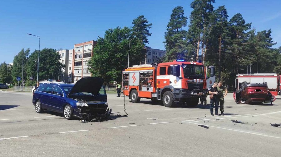 Автоавария в Висагинасе на перекрестке пр. Тайкос и ул. Ветерану (фотогалерея) - Новости регионов