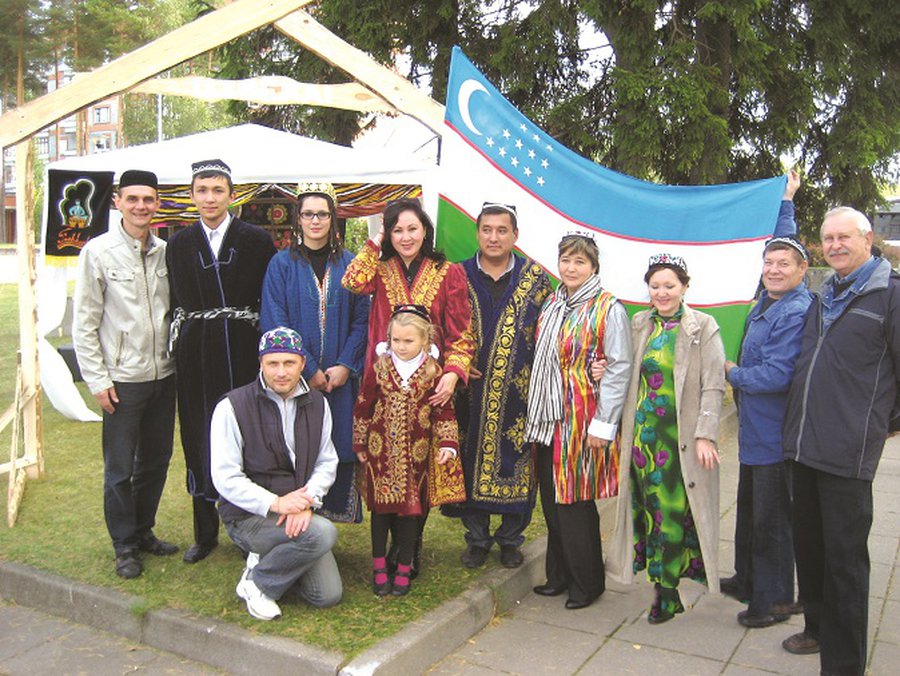 Visagino uzbekų bendruomenės tautiniai kostiumai - Visagine