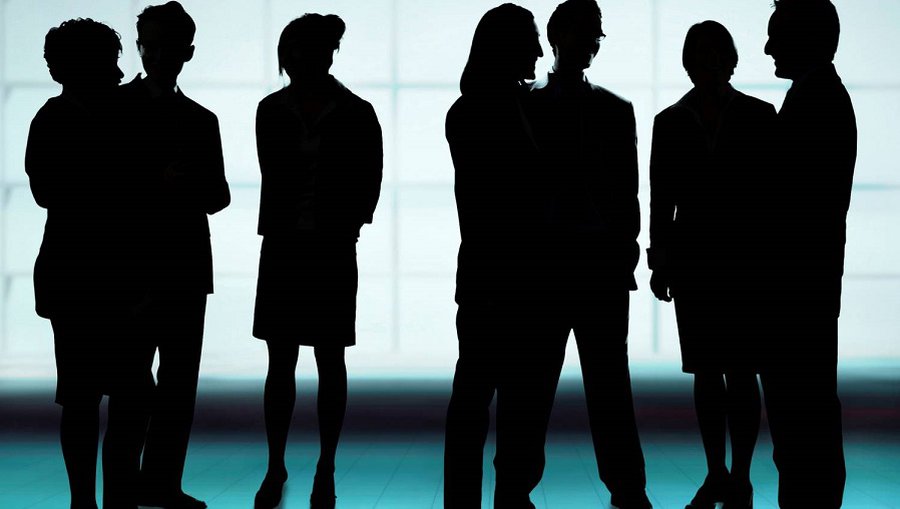 Возрастает количество по собственному желанию уходящих с государственной службы - Литва и страны Балтии