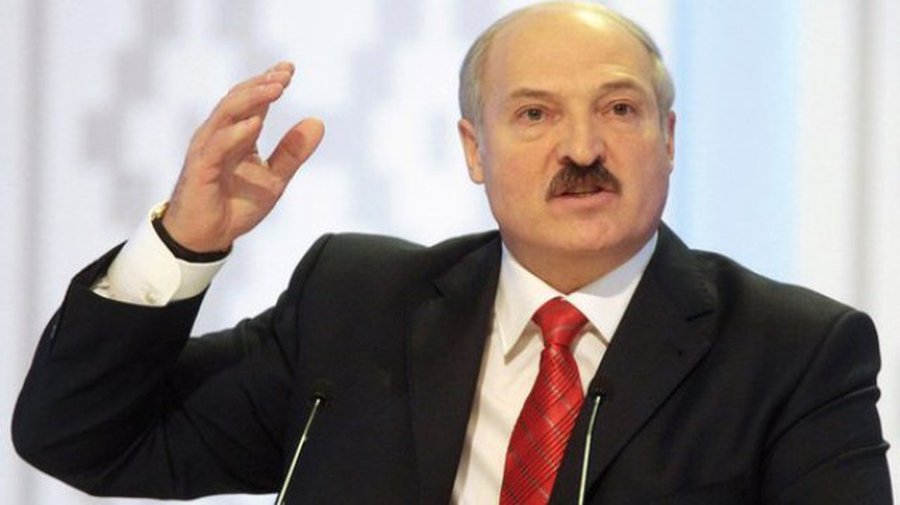 Лукашенко: В будущем за выезд из Белоруссии за покупками придётся платить $100 - В Мире