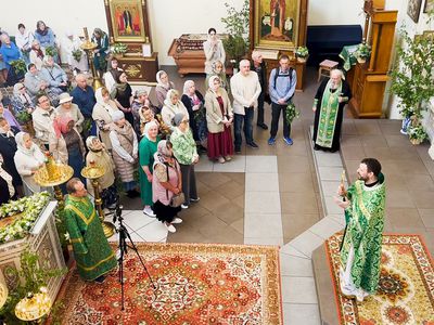 Православные отметили Троицу с ярмаркой, угощением и хороводами (видео) - Мир православия