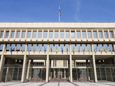 Сейм одобрил поправки к Трудовому кодексу, определяющие насилие и домогательства на работе - Литва и страны Балтии