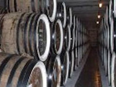 Полторы сотни человек захватили коньячный завод на Украине - В Мире