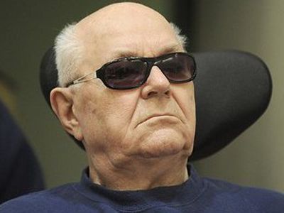 Германский суд приговорил Ивана Демьянюка к 5 годам тюрьмы за пособничество нацистам

                                                 - В Мире