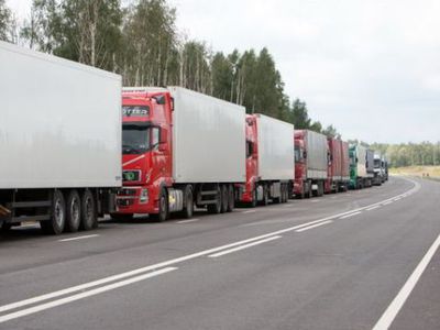 Ужесточение проверок грузовиков на границе с Россией выгодно литовским заправкам – они продают больше топлива - Хобби, отдых и развлечения