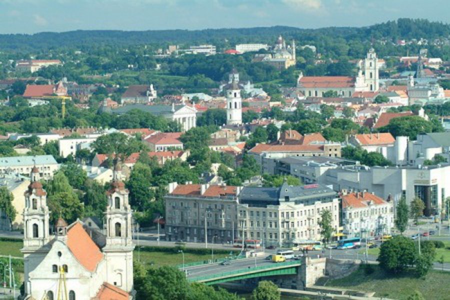 Было бы жилье, люди бы так не эмигрировали - Литва и страны Балтии