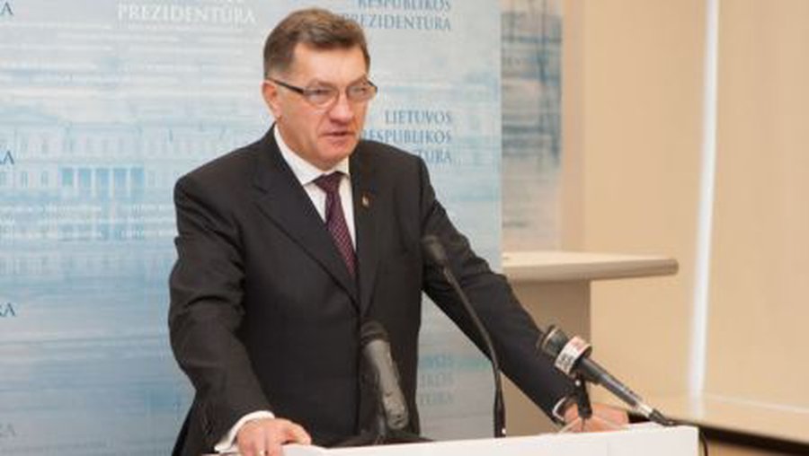 В целях введения евро минимальная зарплата не будет повышаться

 - Литва и страны Балтии