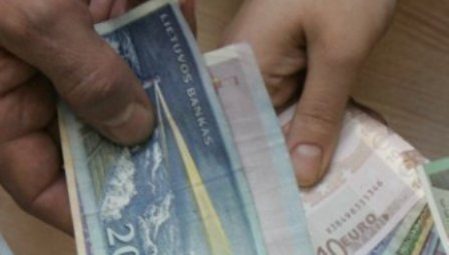 Основным источником существования для литовцев остается зарплата - Литва и страны Балтии