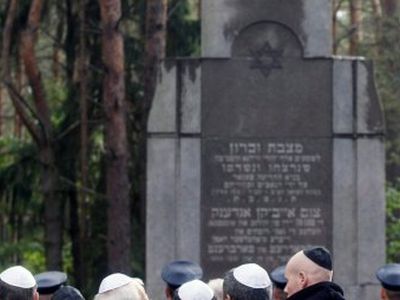 «Маршем живых» в Панеряй почтили память жертв Холокоста
 
 - Литва и страны Балтии