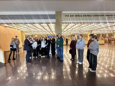 Iš Visagino – į demokratijos širdį: mokiniai LR Seime - Visagine