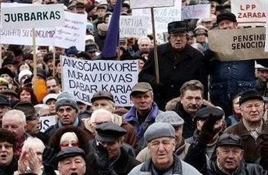 Литовские пенсионеры решили защищать свои права в судах - Литва и страны Балтии