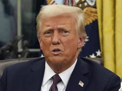 СМИ: Трамп намерен потребовать от BBC компенсацию от 1 до 5 млрд долларов - В Мире