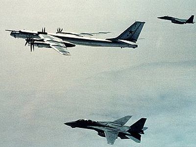 Американские истребители сопровождали российские бомбардировщики у берегов Аляски - В Мире