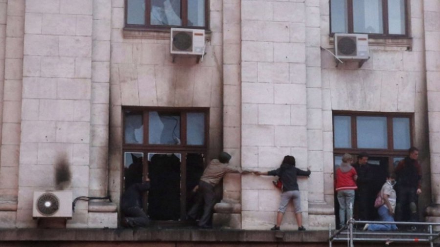В результате столкновений и пожара в Доме профсоюзов Одессы погибли 42 человека, более 200 ранены - В Мире