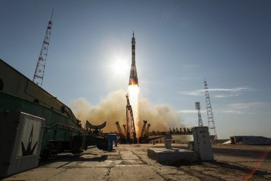 Rusų kosminis laivas „Sojuz“ susijungė su kosmine stotimi - Pasaulyje