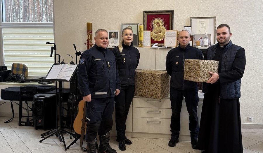 Пожарные Висагинаса присоединяются к инициативе «Щедрая корзина» "Caritas" – приглашают присоединиться и вас! - В Висагинасе