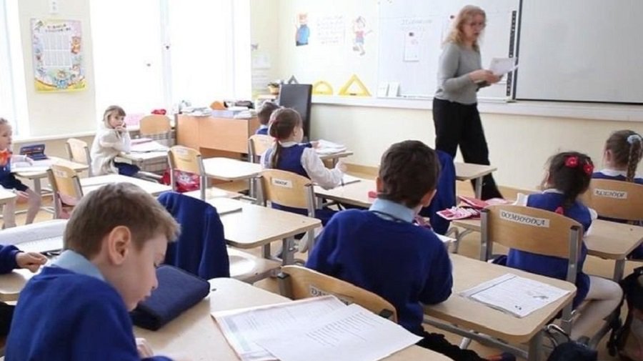 Литовские учителя недовольны введением этатной оплаты труда - Литва и страны Балтии
