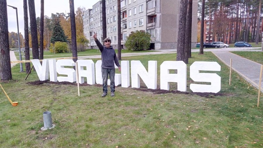Кто буквы подарил? Название «VISAGINAS» украсило аллею Висагино - В Висагинасе